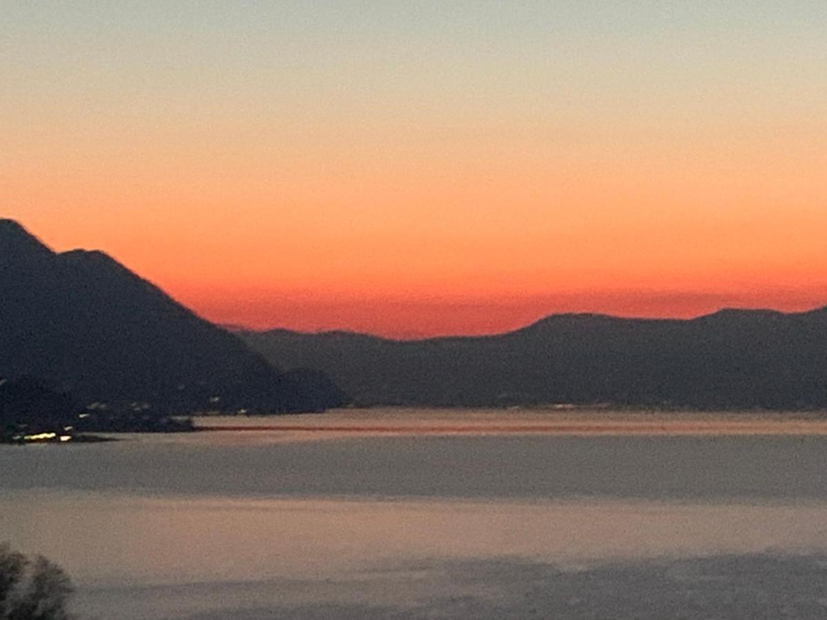 Casa Colmegna Mit Traumhaften See- Und Bergblick Luino Rom bilde