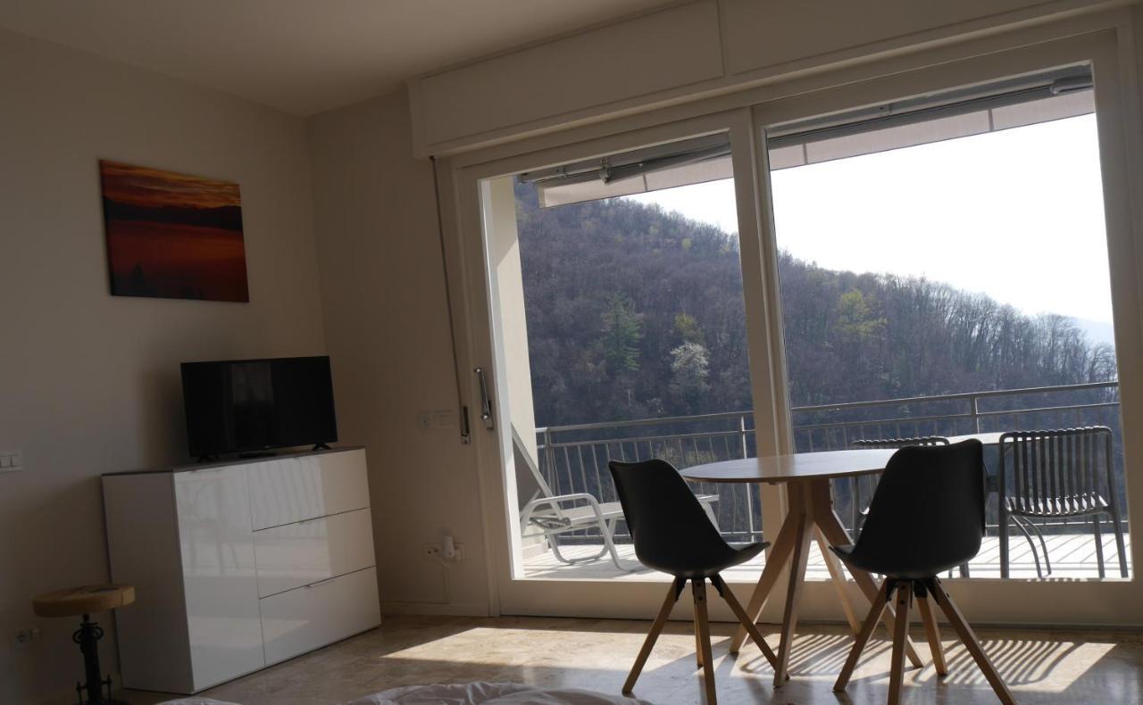 Casa Colmegna Mit Traumhaften See- Und Bergblick Luino Eksteriør bilde